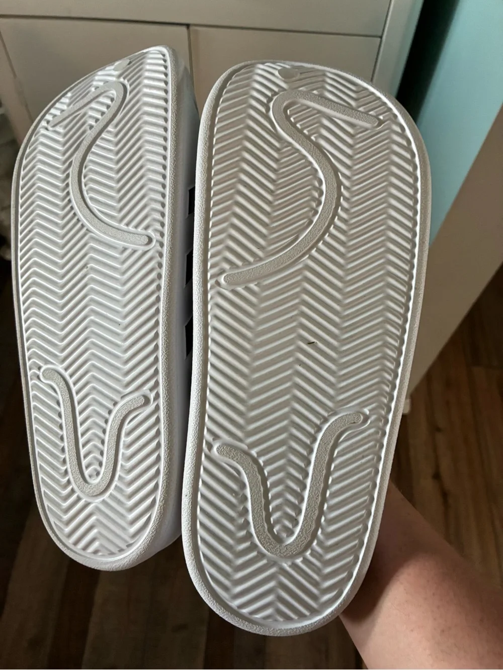 adidas Adilette sz 11 Slip-On Water-Resistant Clogs with White Stripes euc